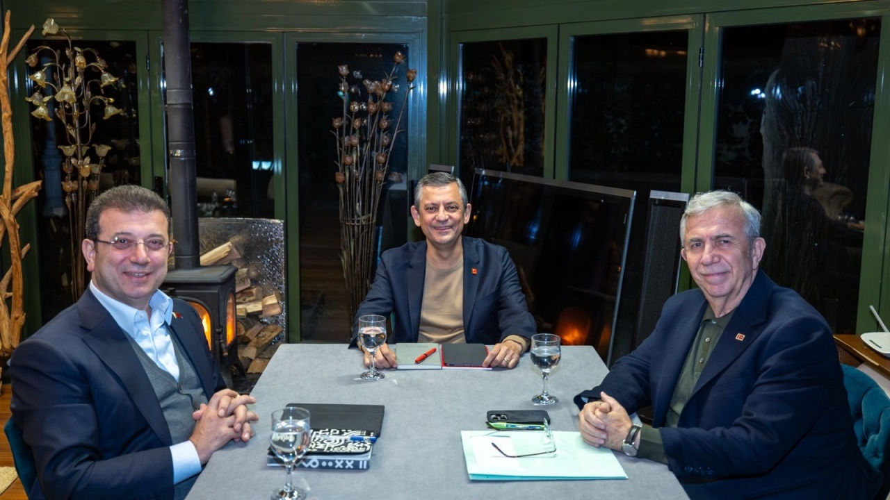 Özgür Özel’in masasındaki son anket: 3 senaryoda da öndeler