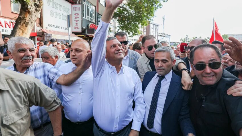 Pes pese istifalar geliyor ozgur ozel bugun partiyi kuracak MERMcejG.jpg