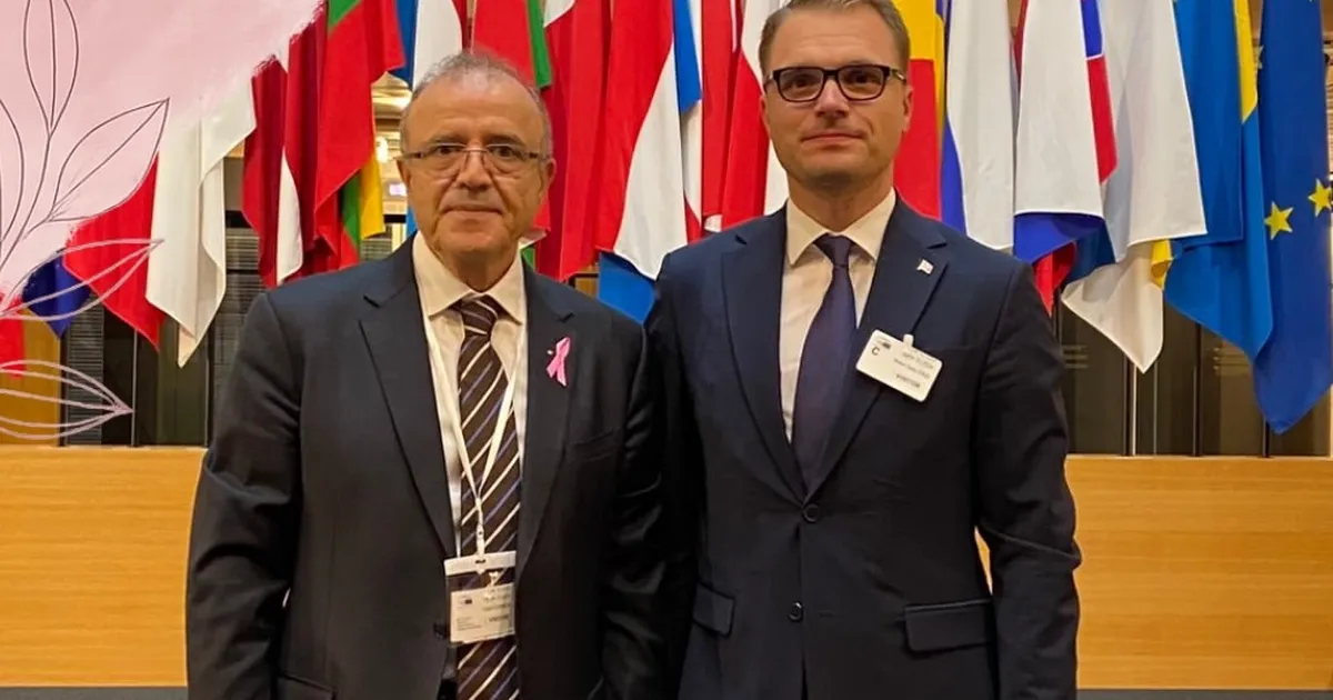Prof. Dr. Vahit Özmen’e Avrupa Parlamentosu’nda uluslararası ödül