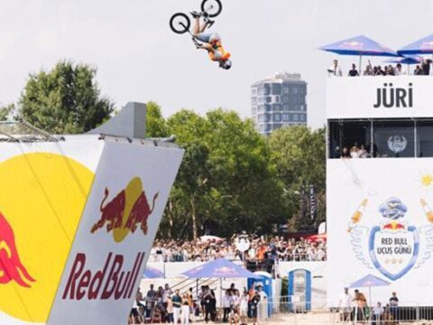 Red bull ucus gunu icin geri sayim X6pVuyyi.jpg
