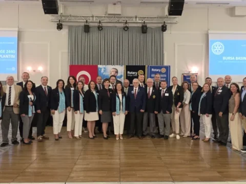 Rotary 2440da yeni donem basladi JGwKj324.webp