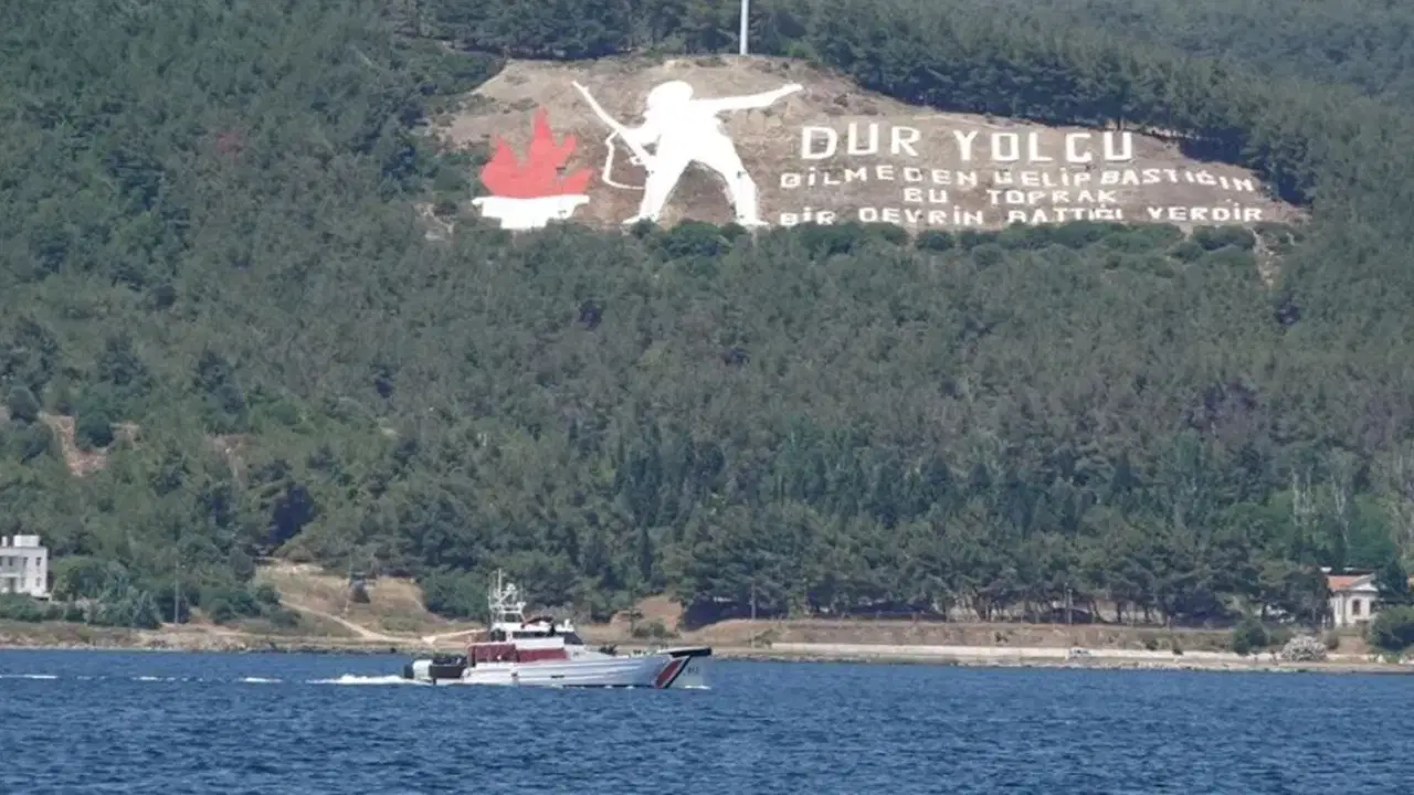 Rusya’ya giden gemi karaya oturdu: Çanakkale Boğazı’nda gemi trafiği durduruldu