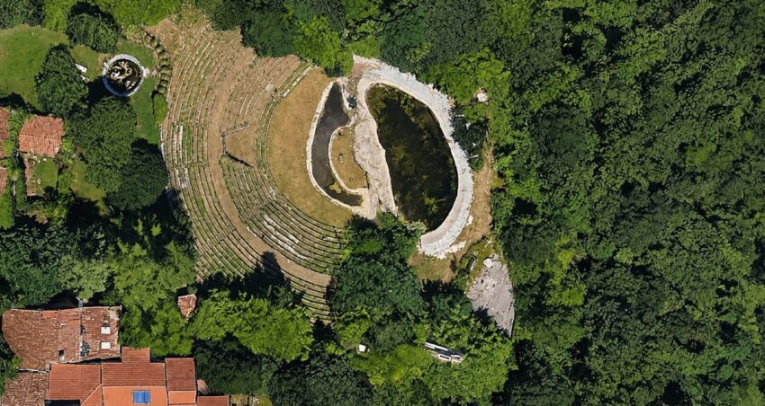 Sahte antik tiyatro yapti 20 yil boyunca turistlerden para topladi ZQVN3amO.jpg