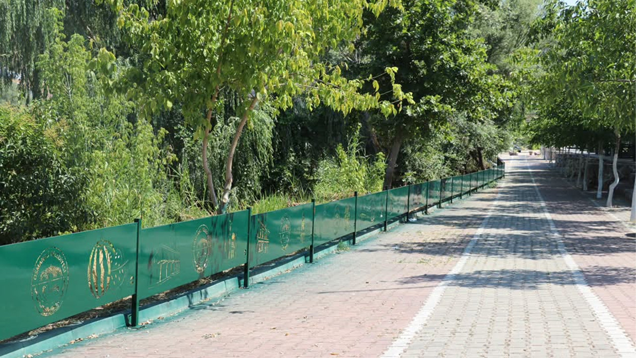 Sakarya nehri kenarindaki guvenlik citleri yenilendi EfAM3i3m.jpg
