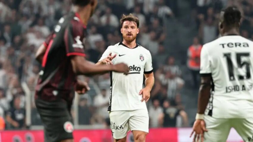 Salih ozcandan takim arkadaslarina ovgu LlTSyN9Q.jpg