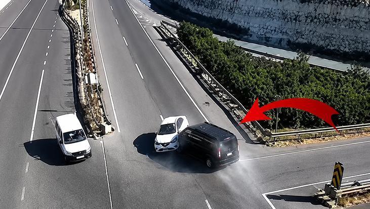 Sanliurfada 3 kisinin hayatini kaybettigi feci kazanin goruntuleri ortaya cikti saniye saniye kamerada ZYx8A9j8.jpg