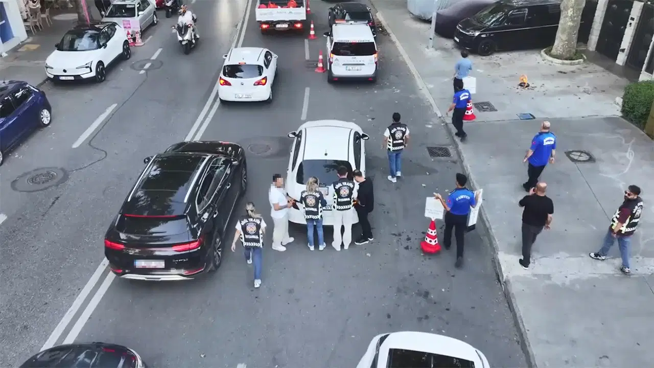 Sarıyer’de vale ve değnekçi operasyonu: Onlarca araca ceza yağdı, 2 gözaltı var!