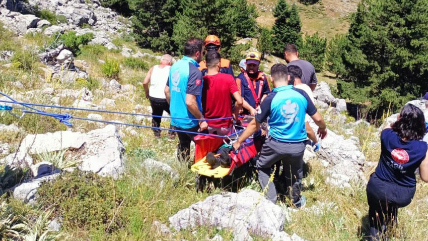 Sarp arazide dehset anlari metrelerce yukseklikten kayalara cakildi ZMn7Paqe.jpg