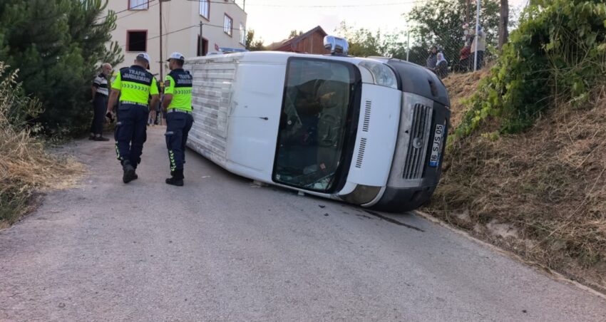 Servis minibusu devrildi 7 isci yaralandi U4mEUGRh.jpg