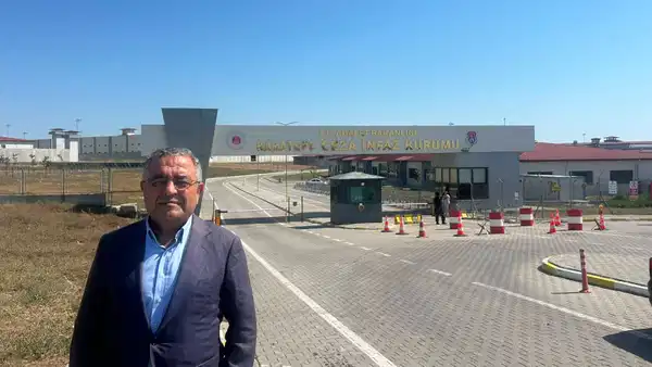 Sezgin Tanrıkulu, Deniz Göktaş ve Mehmet Pehlivan’ı cezaevinde ziyaret etti