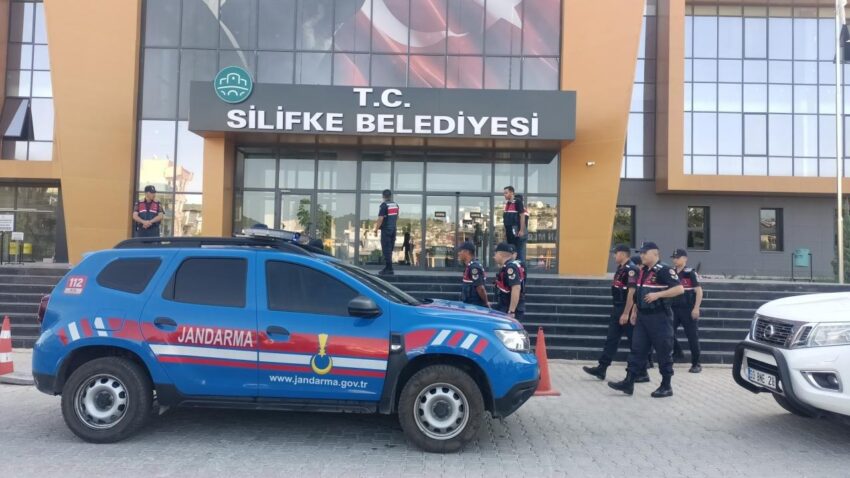 Silifke belediyesine yonelik sorusturmada chpli meclis uyesi tutuklandi GRajNsn6.jpg