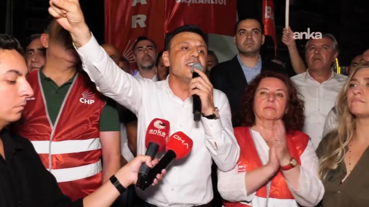 Silivri’de ‘Geçim, Özgürlük, Adalet, Seçim’ yürüyüşü… Özgür Çelik: ‘AK Parti yargısının kararlarının arkasına saklanarak…’