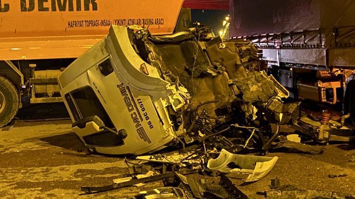 Sincanda feci kaza tira carpan hafriyat kamyonunun kupasi koptu ffZTSqnq.jpg