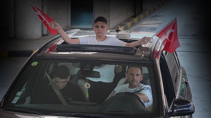 Sinirda buyuk kavusma iki yildir icimde tutuyorum sevincimi hep bu ani bekledim Ud7MaS8i.jpg