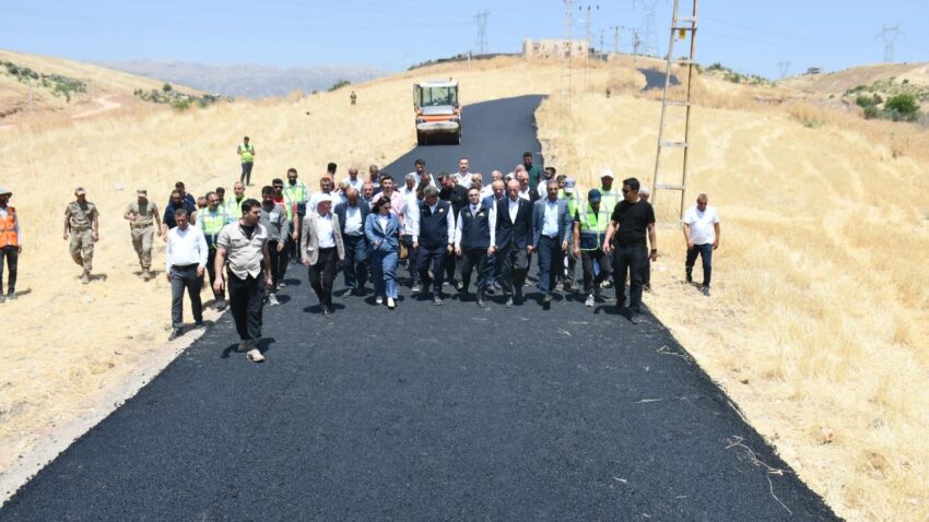 Sirnakta 150 kilometrelik koy yolu asfaltlama seferberligi basladi RbGBcLQ8.jpg