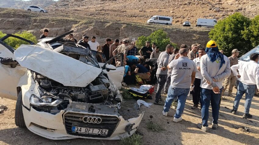 Sirnakta feci kaza otomobil sarampole devrildi oluler ve yaralilar var zOGNSj4D.jpg