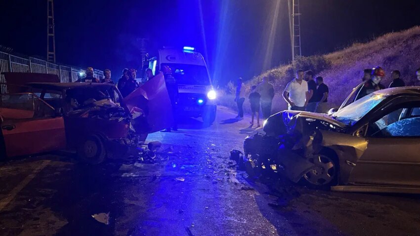 Sivasta iki otomobil carpisti yaralilar var yl9xQmEn.jpg