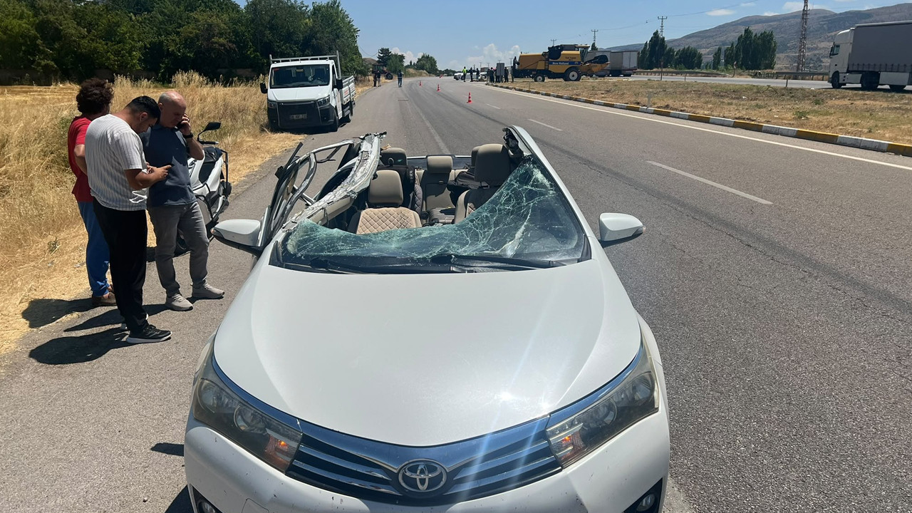 Sivas’ta otomobil biçerdövere çarptı: 3 yaralı