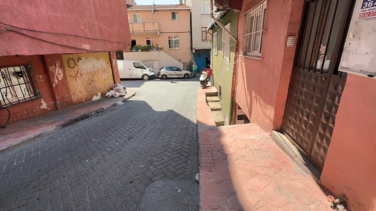Sokağı süpüren işçi cansız beden buldu! Beyoğlu’nda sır dolu kırık boyun ölümü