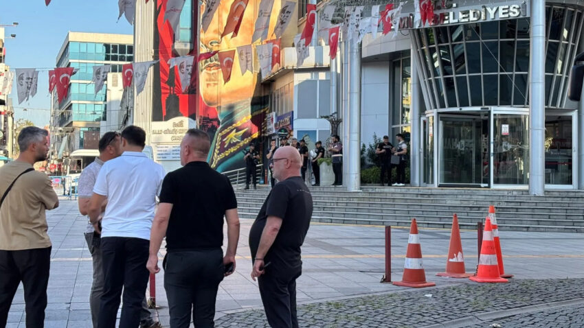 Son dakika izmit belediyesine operasyon jFQcpluR.jpg