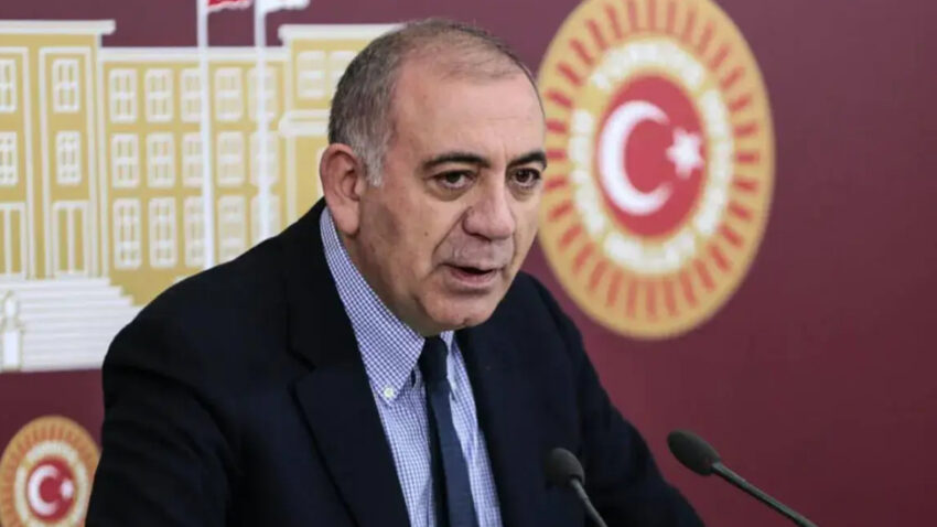 Son dakika kayyum gursel tekin duyurdu chpde 7 ilce baskani gorevden alindi EQbzvm5O.jpg