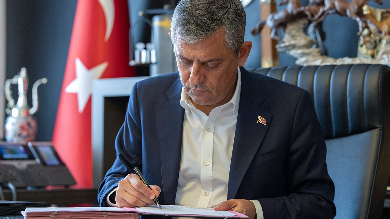 Son Dakika | Özgür Özel’den Yeni Parti’de ilk mesaj