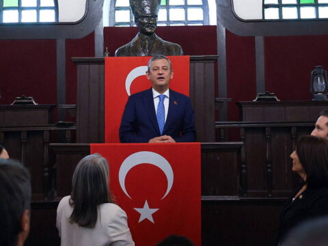 Son dakika yeni parti ilk toplantisini yapti ozgur ozel oy birligi ile genel baskan VllB5M1y.jpg