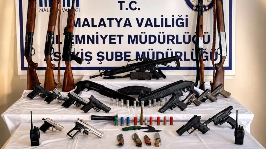 Sosyal medya ve kamusal alanda silah teshiri yapanlara operasyon 56 gozalti GdiyXUGb.jpg