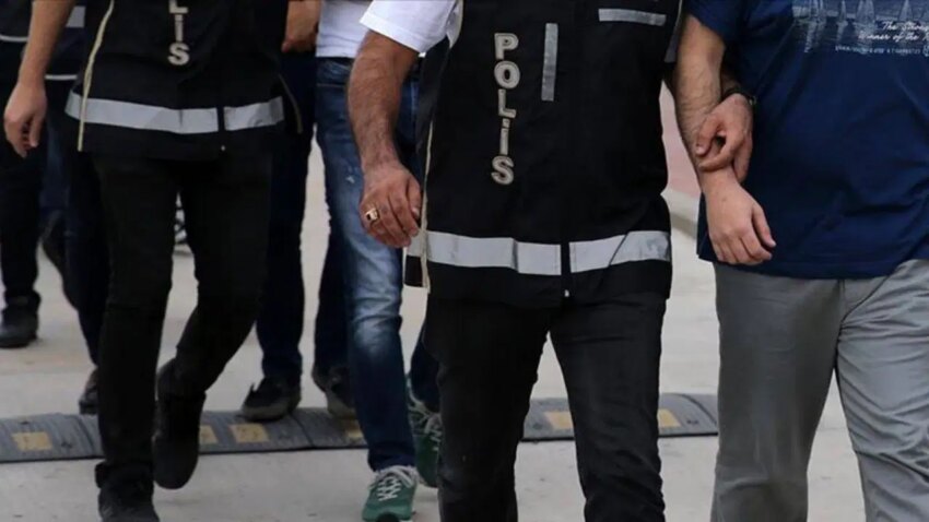 Sosyal medyadan silahli fotograf paylastilar 2 supheli gozaltinda v1OWyIul.jpg