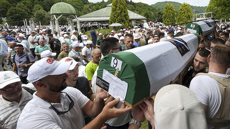 Soykirimin acisi dinmiyor srebrenitsada 10 kurban daha defnedildi 3whFvbXD.jpg