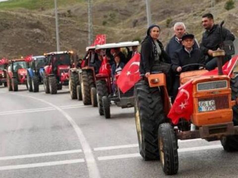 Sozunu tutmadigi traktorle sova devam ozgur ozelden pes dedirten yuzsuzluk 85mtqJIa.jpg