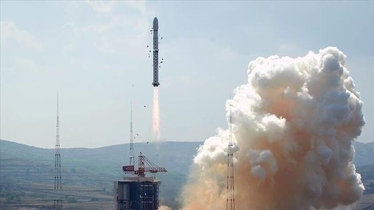 Spacexin falcon 9 roketi aya carpabilir NeRYlkYI.jpg