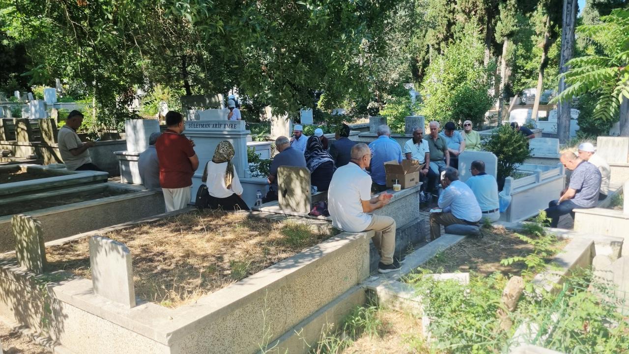 Süleyman Arif Emre, Türkiye Yazarlar Birliği tarafından kabri başında anıldı