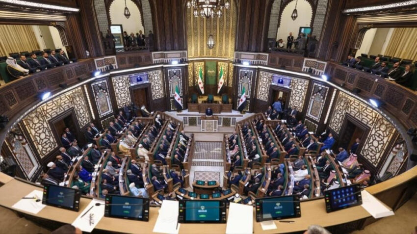 Suriyede tarihi adim esad rejiminin devrilmesinden sonra ilk kez yapildi zQKA4qit.jpg