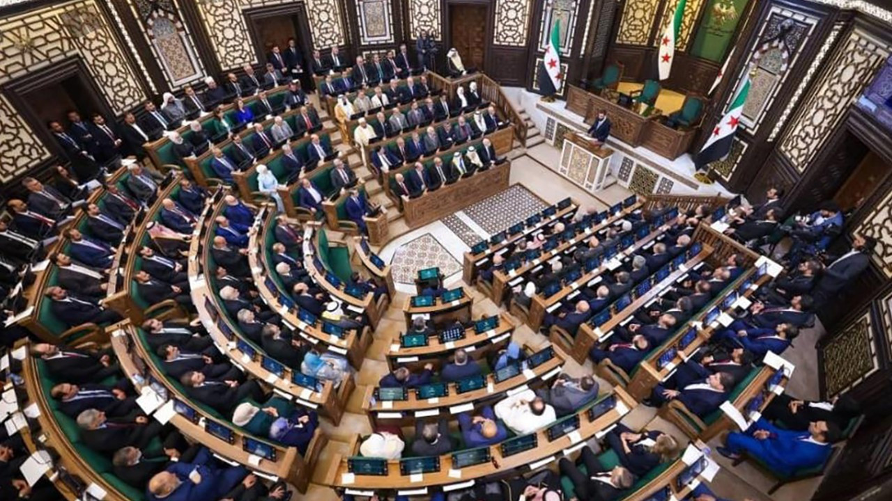 Suriye’de tarihi oturum: Yeni halk parlamentosu ilk kez toplandı