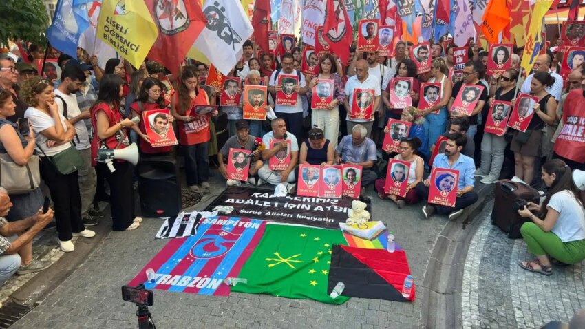 Suruc katliaminda hayatini kaybedenler anildi tum gercek failler ortaya cikarilsin insanliga karsi suc sayilsin Nf3CA4NQ.jpg