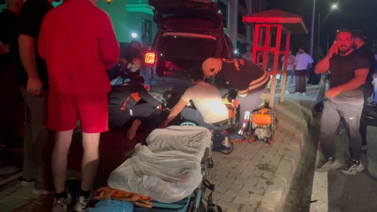 SUV’un altında kalan 16 yaşındaki motosikletli ekiplerin seferberliğiyle kurtarıldı