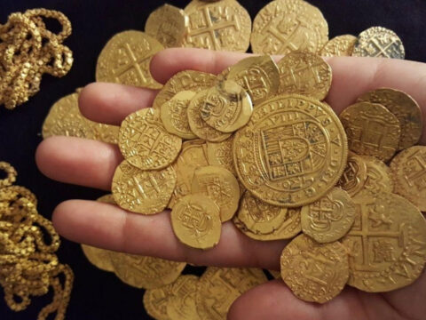 Tarihi batiktaki altinlari tek tek caldi milyon dolarlik vurguna konu olan sikkeler ele gecirildi CrsQMbZ3.jpg
