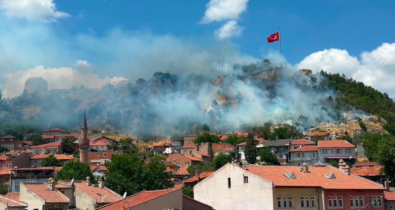 Tarihi Kütahya Kalesi’nde yangın