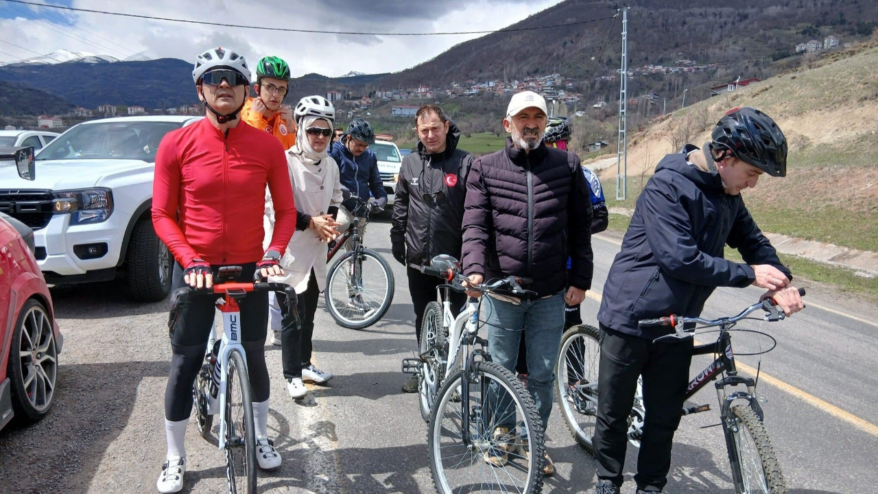 Tayt krizi sinirlari asti ardahan valisinin gorevden alinmasi dunya basininda 77pafpOl.jpg