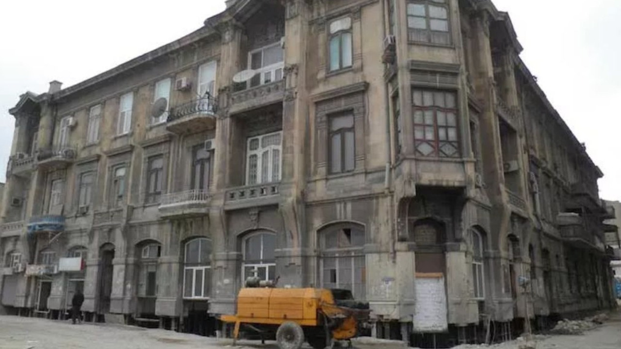 Tek bir taşını sökmediler: Tam 18 bin tonluk tarihi konağı taşıdılar