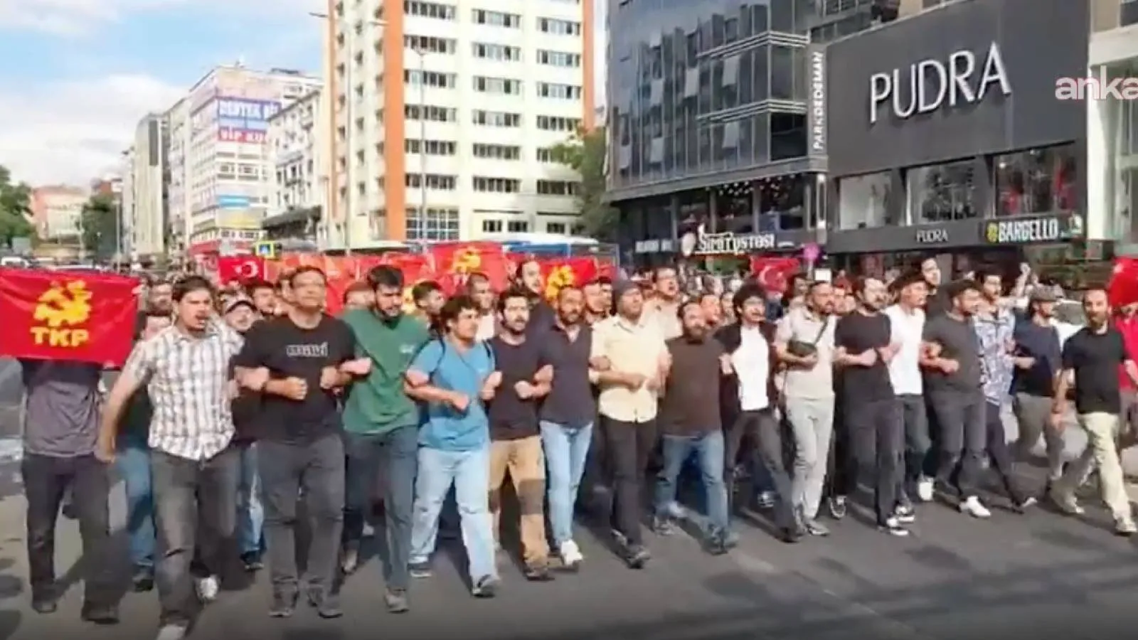 TKP’den Ankara’da NATO Zirvesi’ne protesto: Polis müdahale etti, 100’ün üzerinde gözaltı var