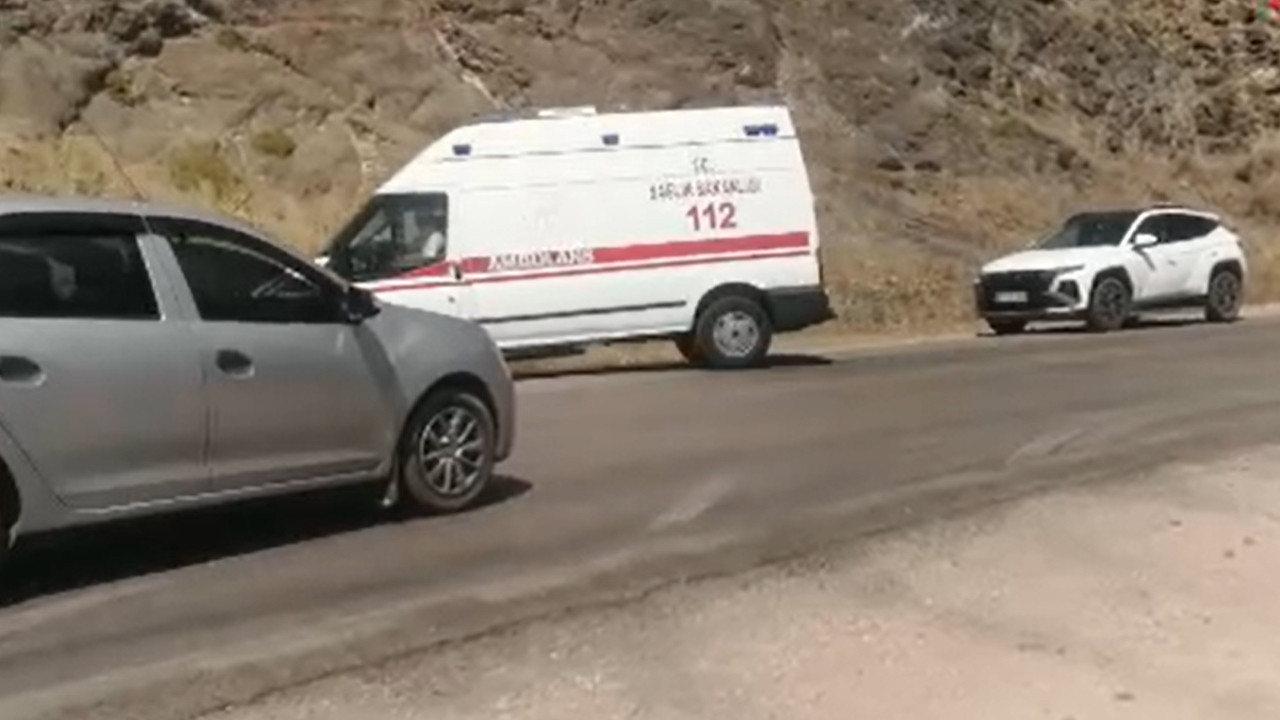 Tokatta iki otomobil kafa kafaya carpisti 10 yarali TwStpSqX.jpg