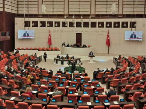 Torba kanun teklifinde 3uncu madde metinden cikarildi 4 ve 5inci maddelerde degisiklige gidildi iBYRWxK2.jpg