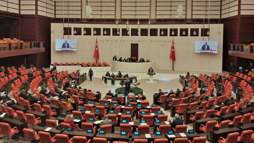 Torba kanun teklifinde 3uncu madde metinden cikarildi 4 ve 5inci maddelerde degisiklige gidildi iBYRWxK2.jpg