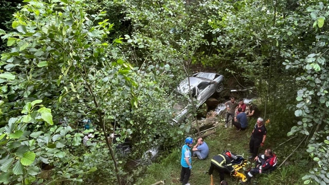 Trabzonda kamyonet findik bahcesine yuvarlandi 1 olu 5 yarali var lIjSgUOT.jpg