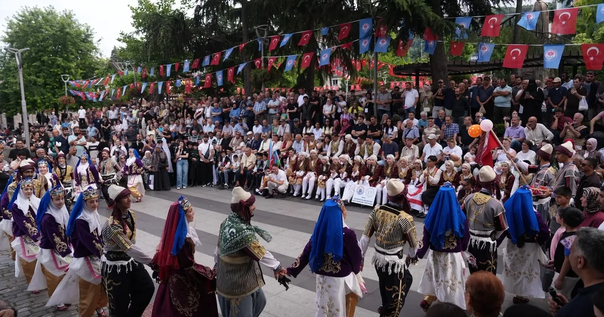 Trabzon’da Uluslararası Horon Festivali’ne yoğun ilgi