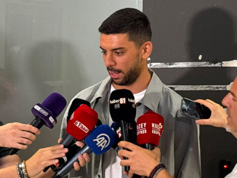 Trabzonsporun yeni transferi cenk ozkacar trabzona geldi hedefim milli takim zAszM9ep.jpg