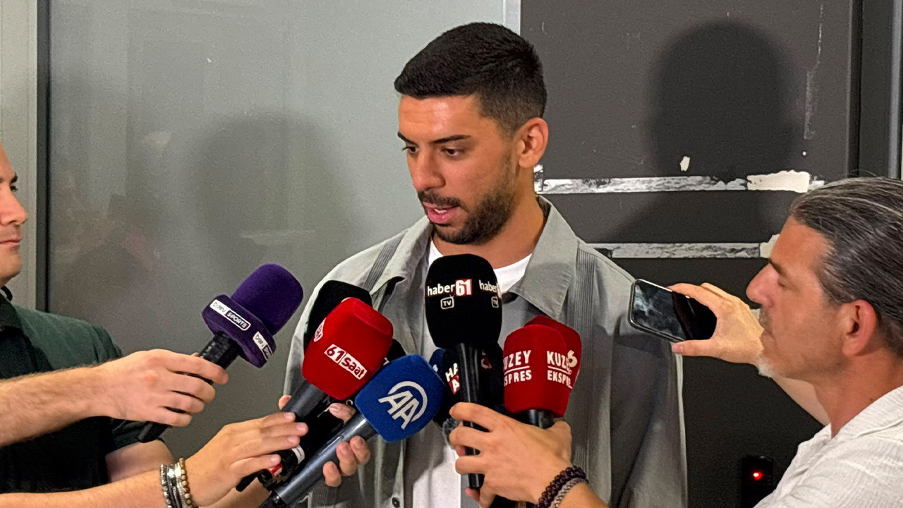 Trabzonspor’un yeni transferi Cenk Özkacar Trabzon’a geldi: ‘Hedefim Milli Takım’