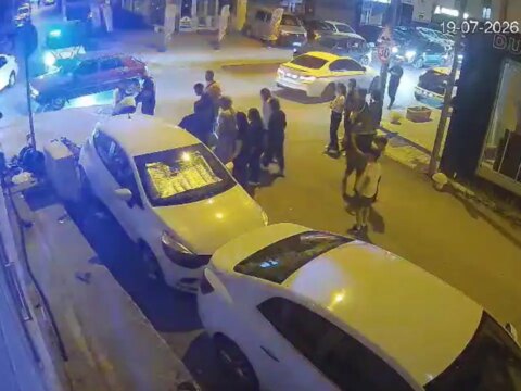 Trafik polisinin onunde motosiklet ile otomobil carpisti 2CSTfE22.jpg